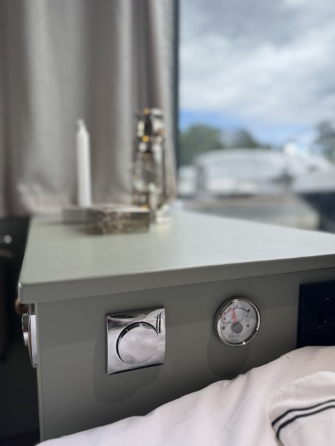 Detalj av nattduksbord ombord på Nº20